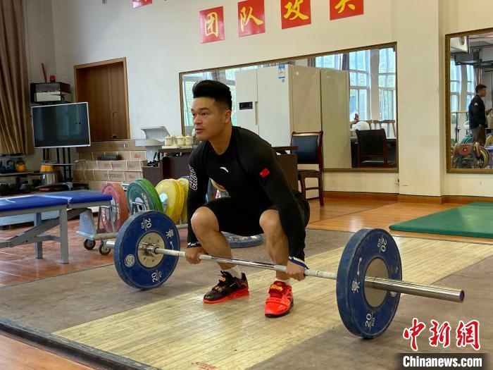 石智勇訓(xùn)練場(chǎng)景?！×植?攝