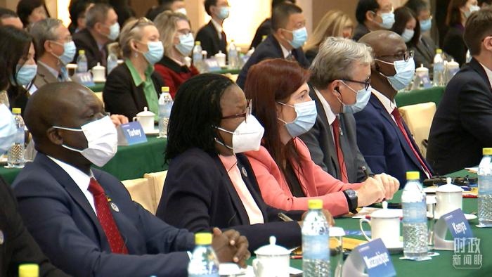 △紀(jì)念會(huì)議分會(huì)場(chǎng)的與會(huì)嘉賓。(總臺(tái)央視記者楊立峰拍攝)