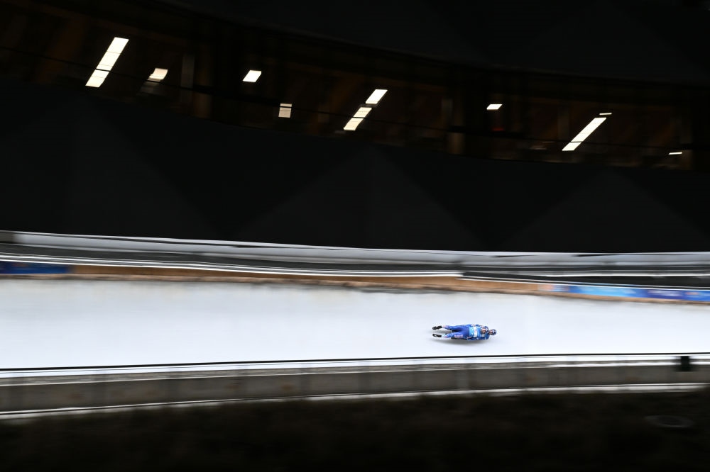 11月21日，美國(guó)選手馬茲德澤/泰爾迪曼在團(tuán)體接力比賽中。新華社記者陳益宸攝