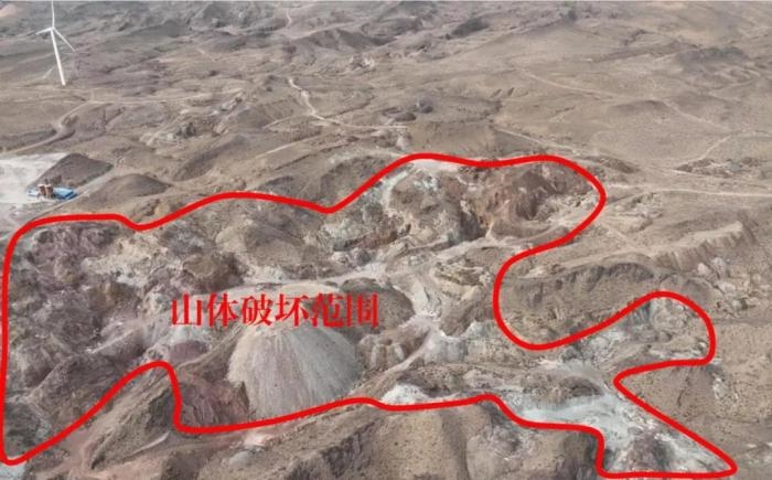  2021年12月12日，督察組使用無人機拍攝，中寧縣馬道梁北部歷史遺留礦山破壞山體面積達240余畝，現(xiàn)場滿目瘡痍、千瘡百孔