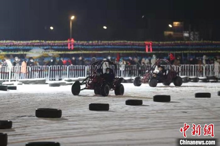 來吧，一起體驗雪地越野車的刺激吧?！∮诤Ｑ?攝