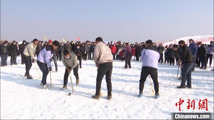 帕普孜球場，激烈角逐?！“统h融媒體中心供圖