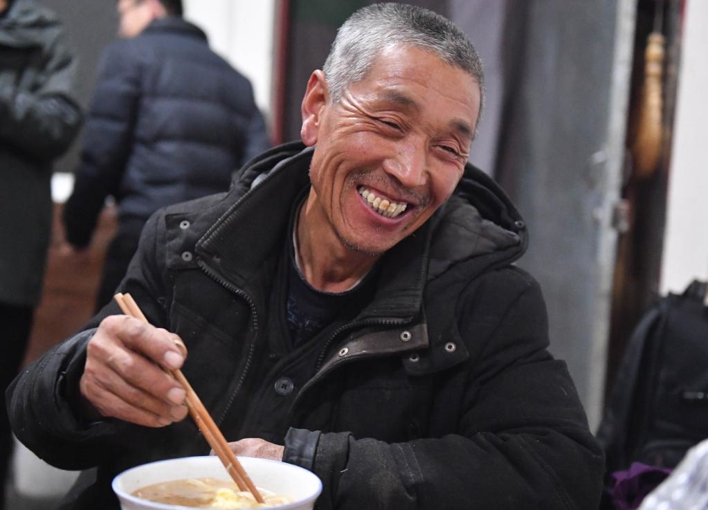 1月26日，山西省汾西縣段村村民蔡文明談起見到總書記的心情，激動又開心。新華社記者 柴婷 攝