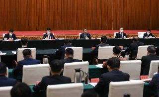 孫紹騁在參加自治區(qū)政協(xié)十三屆一次會(huì)議聯(lián)組討論時(shí)說 我們要有把經(jīng)濟(jì)總量做到全國中游水平的雄心壯志 張延昆出席