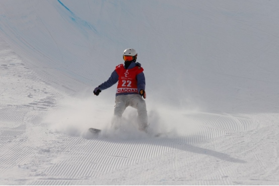 1708081404119632.png “十四冬”單板滑雪U型場(chǎng)地技巧公開(kāi)組預(yù)賽超燃完賽86.png