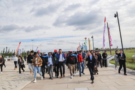 1727085385992614.png 北京大學(xué)“東方獎學(xué)金”學(xué)員參訪團(tuán)訪問內(nèi)蒙古(第一天)(1)114.png