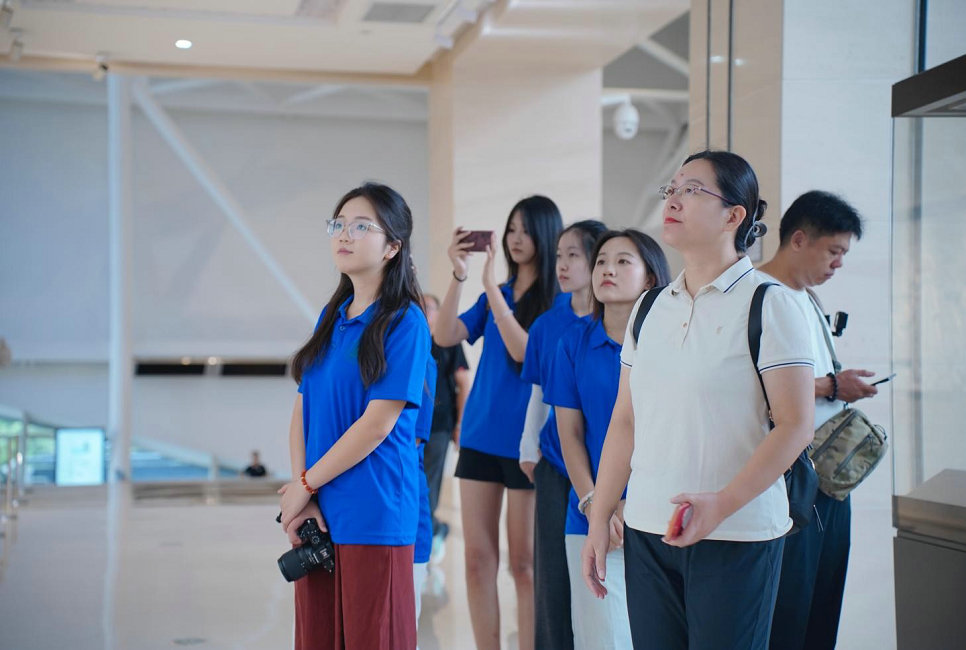 1754315409140881.jpg 青年1.jpg