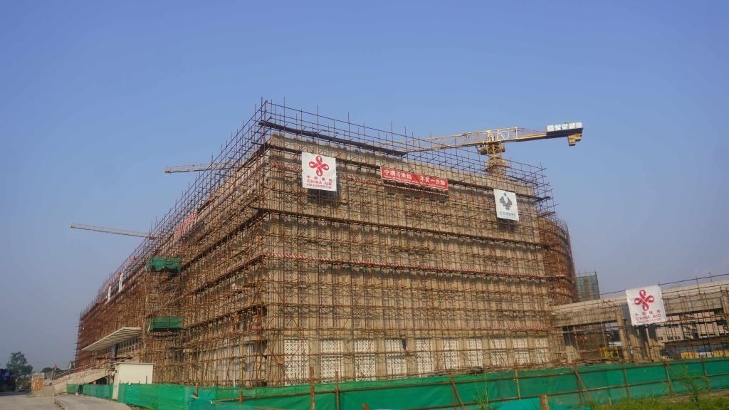 這是2023年5月23日在剛果（金）首都金沙薩拍攝的由中國援建的中部非洲文化藝術(shù)中心項(xiàng)目施工現(xiàn)場。