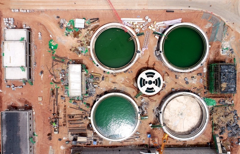 污水處理廠及水資源再生利用項目沉淀池。受訪者供圖