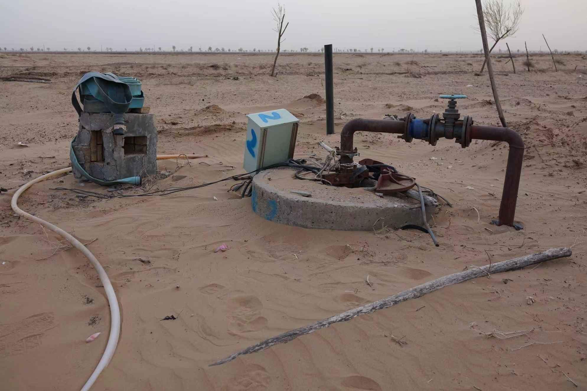 項目地以北的一個澆灌機井。 人民網記者 游天燚攝