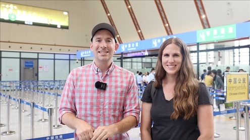 6月13日，來自美國的德拉古（Dragoo）夫婦將首次乘坐中老鐵路國際旅客列車從中國出境。李揚(yáng) 攝