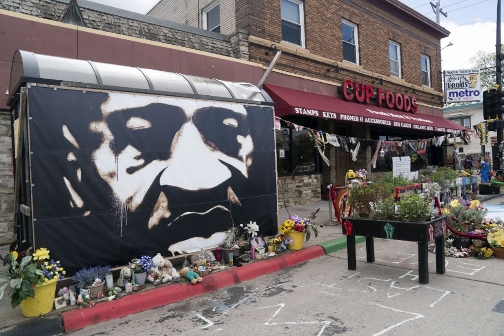 這是2022年5月22日在美國明尼蘇達(dá)州明尼阿波利斯市拍攝的弗洛伊德廣場(chǎng)。新華社記者劉杰攝