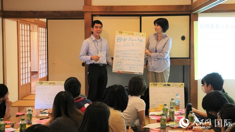 發(fā)表各自的研討成果。人民網(wǎng) 許可攝