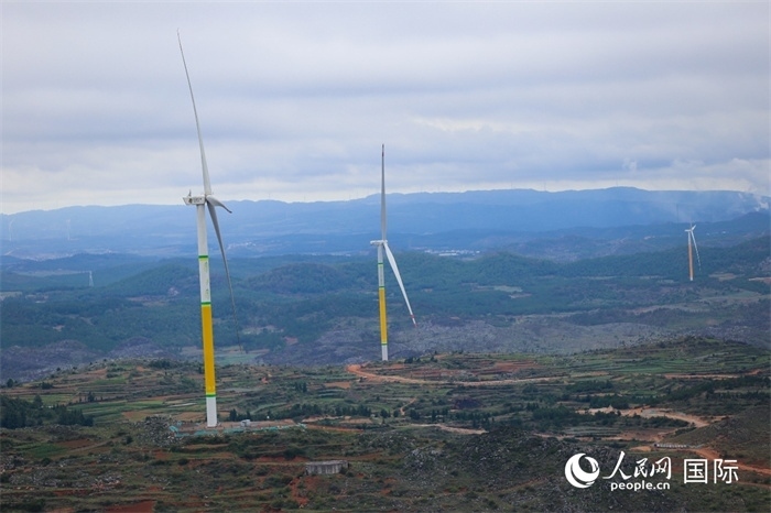 位于云南省曲靖市富源縣的富源西風(fēng)電基地。（人民網(wǎng) 李發(fā)興攝）