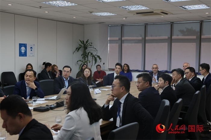 與會(huì)代表參與座談交流。（人民網(wǎng)記者 時(shí)元皓攝）