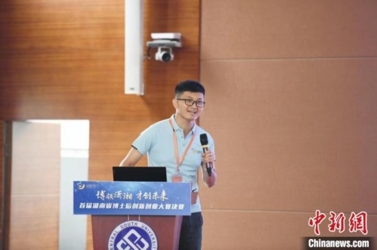 選手進(jìn)行路演。楊華峰 攝