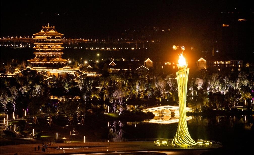 這是7月28日拍攝的成都大運(yùn)會(huì)主火炬。新華社記者曹祎銘攝