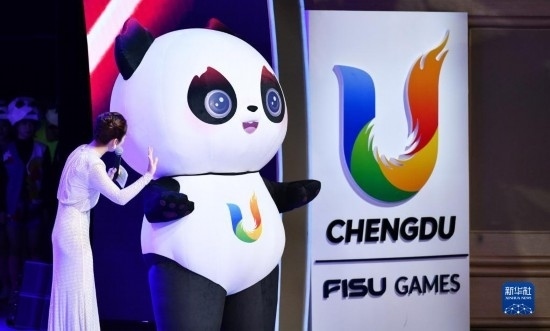 7月29日，成都大運(yùn)會(huì)吉祥物“蓉寶”在聯(lián)歡會(huì)現(xiàn)場(chǎng)。新華社記者 張端 攝