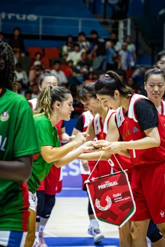 28日，成都大運(yùn)會(huì)女籃項(xiàng)目葡萄牙隊(duì)對戰(zhàn)中國隊(duì)。 受訪者供圖