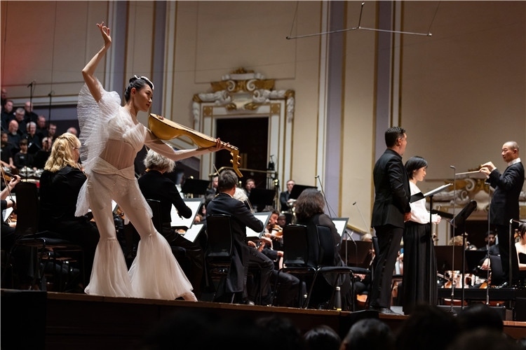 圖8月5日，2023愛丁堡國際藝術(shù)節(jié)開幕式音樂會《慈悲頌》的演出現(xiàn)場。藝術(shù)節(jié)組委會供圖