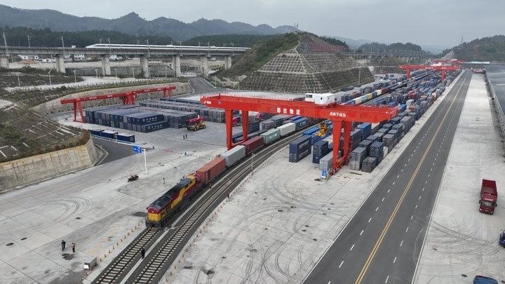 繁忙的貴陽(yáng)國(guó)際陸港。貴陽(yáng)綜保區(qū)供圖