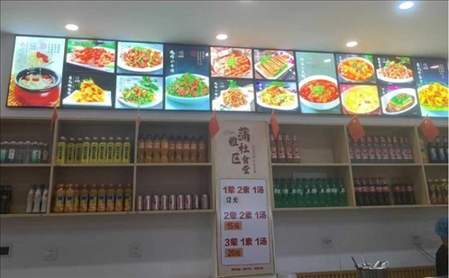 蒲雅社區(qū)食堂內(nèi)。何珊攝