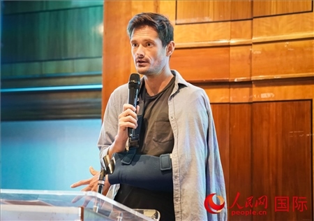 萊昂·麥卡倫分享張家界故事。人民網(wǎng) 郭錦標攝