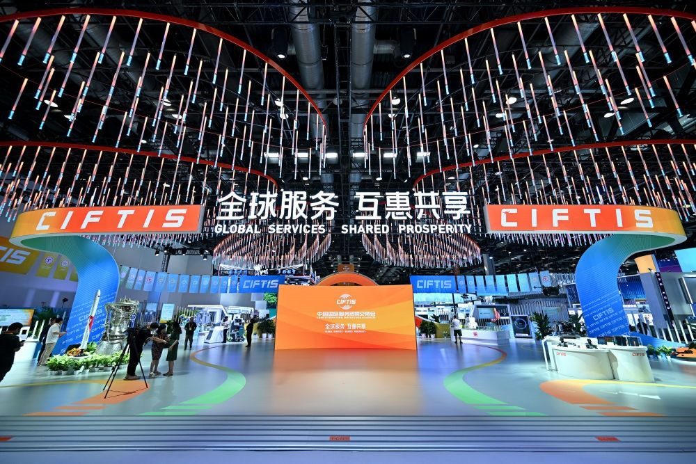 這是9月1日拍攝的國(guó)家會(huì)議中心內(nèi)景。新華社記者 李鑫 攝