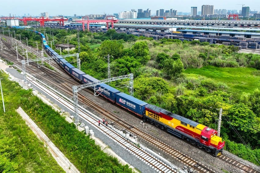 中歐班列（成渝）駛出成都國際鐵路港。青白江區(qū)委宣傳部供圖