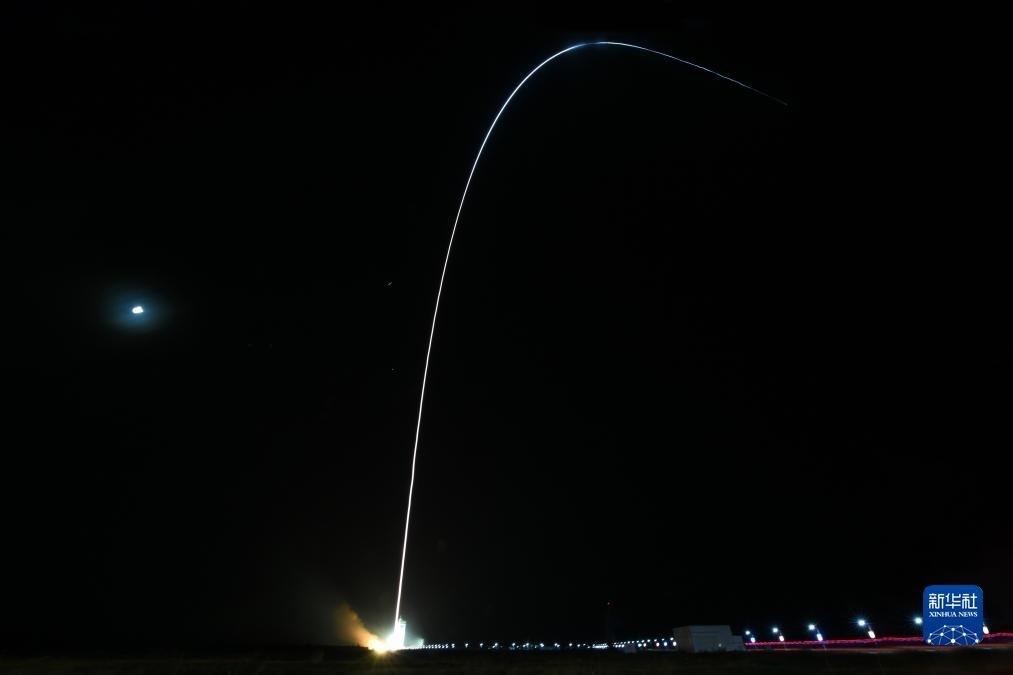 9月7日02時14分，我國在酒泉衛(wèi)星發(fā)射中心使用長征四號丙運載火箭，成功將遙感三十三號03星發(fā)射升空，衛(wèi)星順利進入預(yù)定軌道，發(fā)射任務(wù)獲得圓滿成功。新華社發(fā)（汪江波 攝）