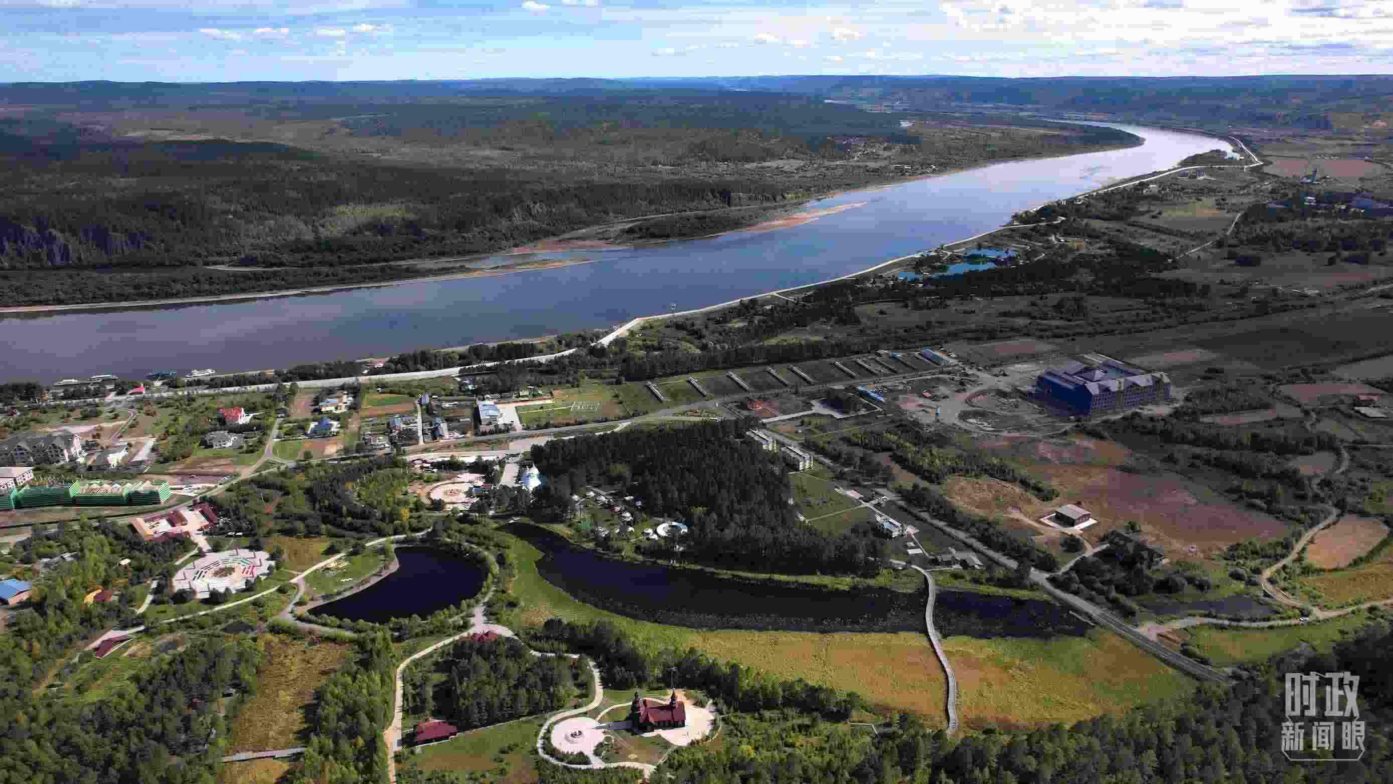 △北極村北邊是中俄界江黑龍江。（總臺國廣記者李晉拍攝）