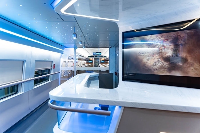 復(fù)興號亞運智能動車組列車車廂。上海鐵路局融媒體中心供圖