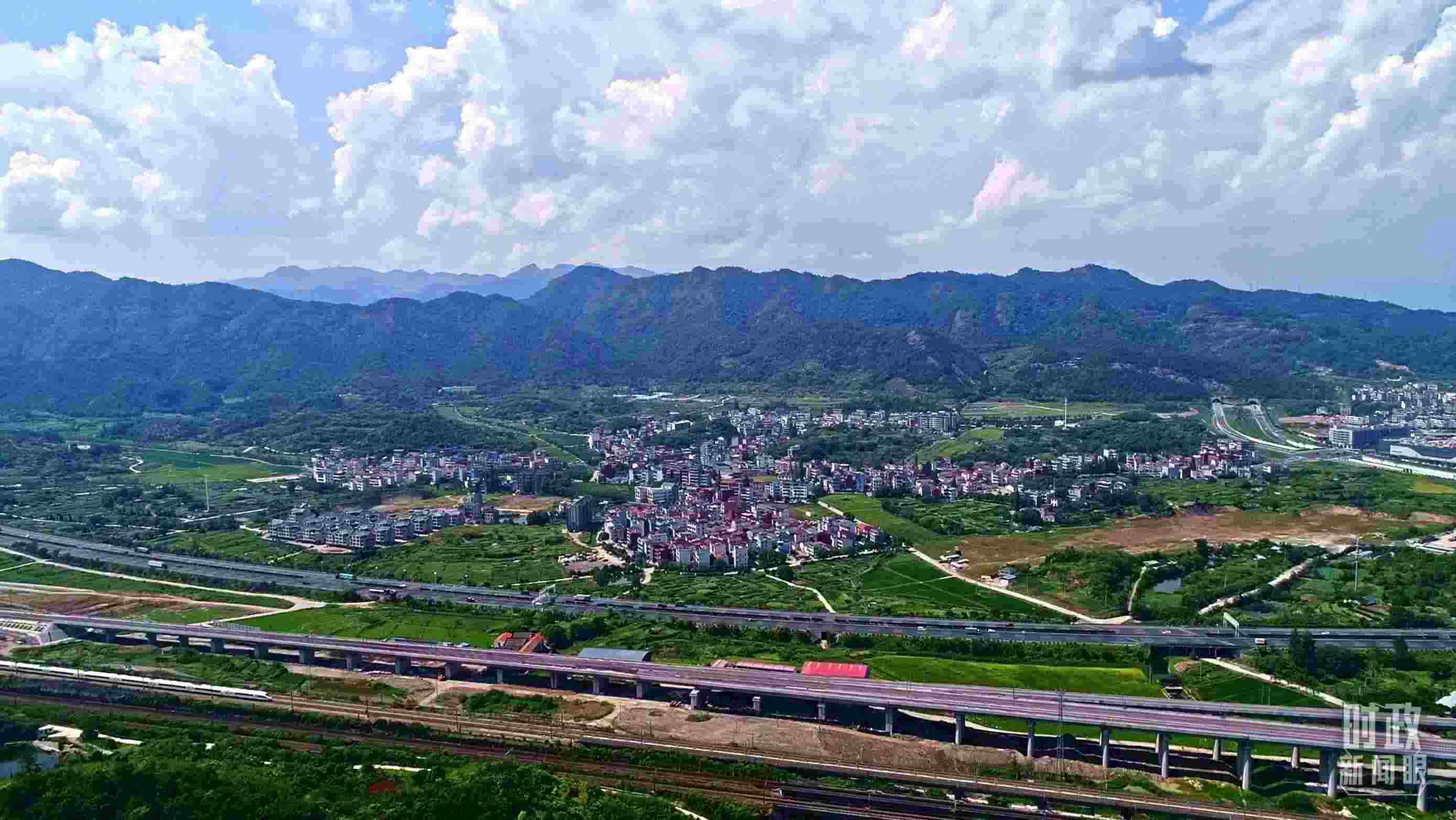 △李祖村航拍。（總臺(tái)央視記者范凱拍攝）