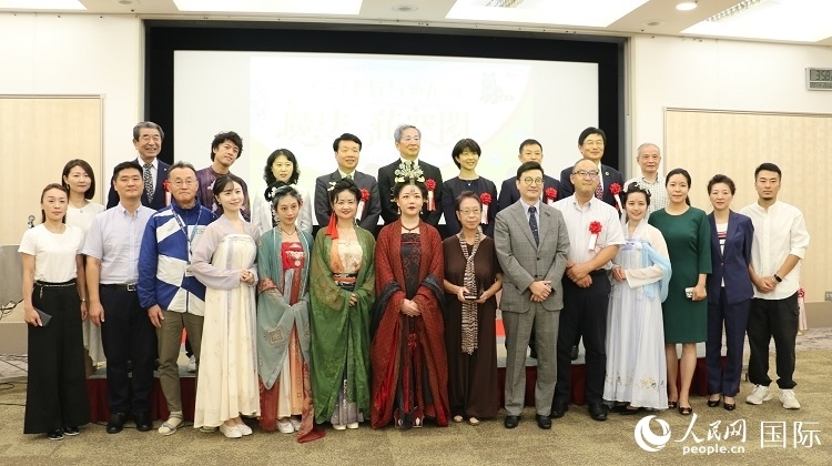 與會人員合影留念。人民網(wǎng) 許可攝