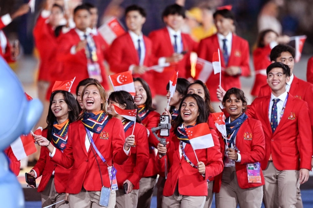 新加坡代表團在開幕式上入場。