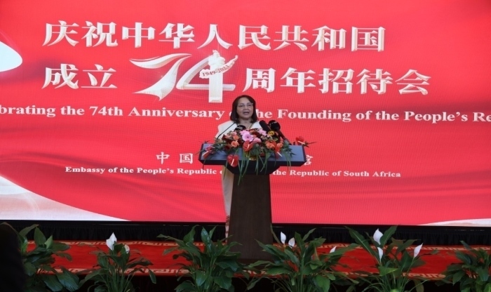德利萊代表南政府向中國政府和人民致以誠摯祝賀。中國駐南非使館供圖