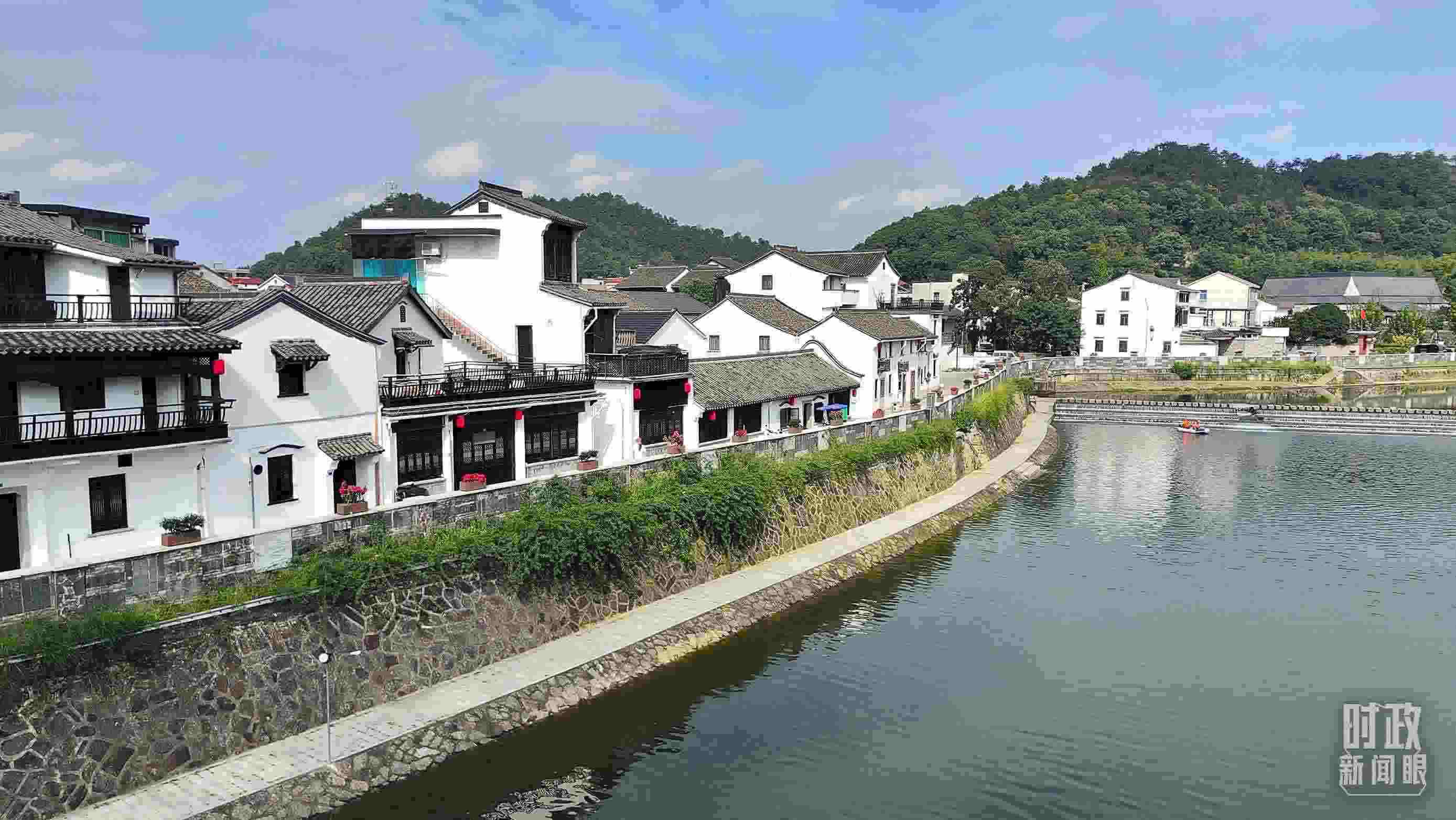 △“楓橋經(jīng)驗”發(fā)源地諸暨市楓橋鎮(zhèn)。（總臺央視記者楊立峰拍攝）