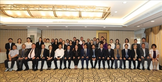 參會嘉賓合影留念。主辦方供圖