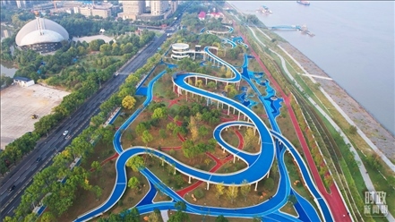 △俯瞰長江國家文化公園九江城區(qū)段。（總臺記者李海峰拍攝）