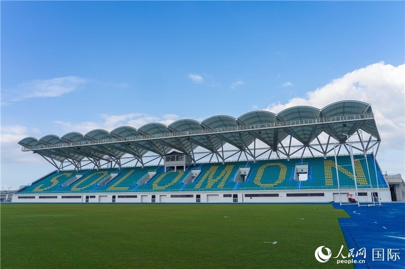 2023年9月12日，位于所羅門群島首都霍尼亞拉的由中土公司承建的中國援所羅門群島2023年太平洋運(yùn)動(dòng)會(huì)體育場館。人民網(wǎng) 賀吉攝