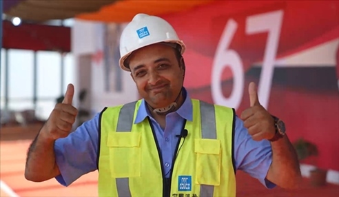 瓦利德·拉馬丹接受人民網(wǎng)記者采訪。嚴(yán)川吉雨攝