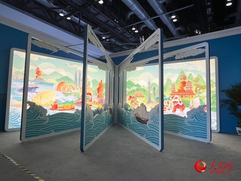 新聞中心媒體公共工作區(qū)兩側(cè)矗立著打開的“書畫”。人民網(wǎng)記者 杜燕飛攝