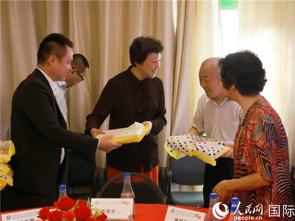 當(dāng)?shù)貢r(shí)間10月23日，國務(wù)院僑務(wù)辦公室主任陳旭在巴西華人文化交流協(xié)會(huì)會(huì)館出席里約僑界舉辦的重陽節(jié)敬老聯(lián)歡活動(dòng)。人民網(wǎng)記者 陳海琪攝