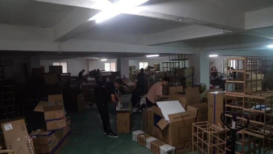 查處倉(cāng)庫(kù)現(xiàn)場(chǎng)。重慶市梁平區(qū)公安局供圖。