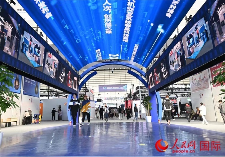 11月7日上午，2023年世界互聯(lián)網(wǎng)大會“互聯(lián)網(wǎng)之光”博覽會在浙江烏鎮(zhèn)開幕。人民網(wǎng)記者 葉賓得攝