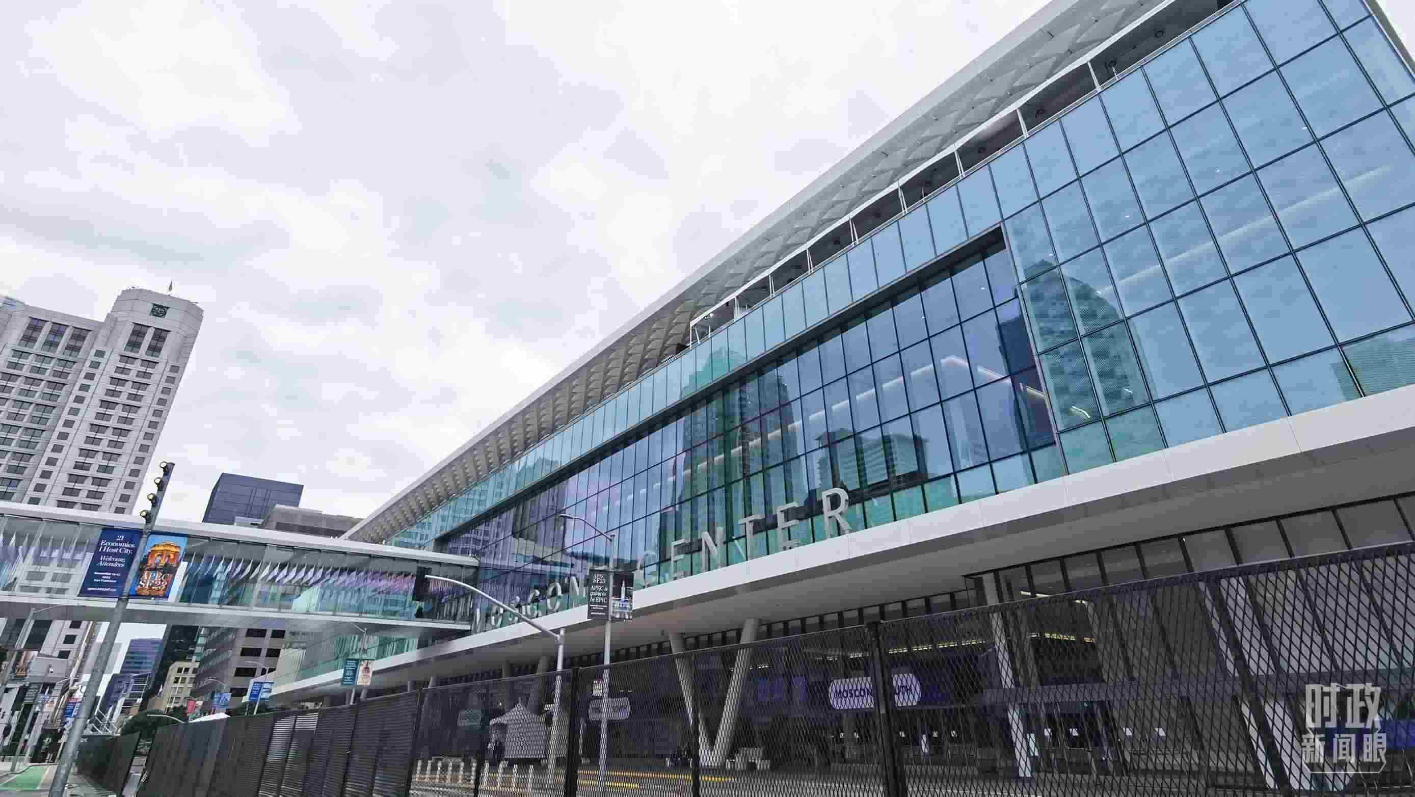 △美國舊金山，莫斯康中心，APEC第三十次領導人非正式會議在這里舉行。（總臺央視記者曹亞星拍攝）