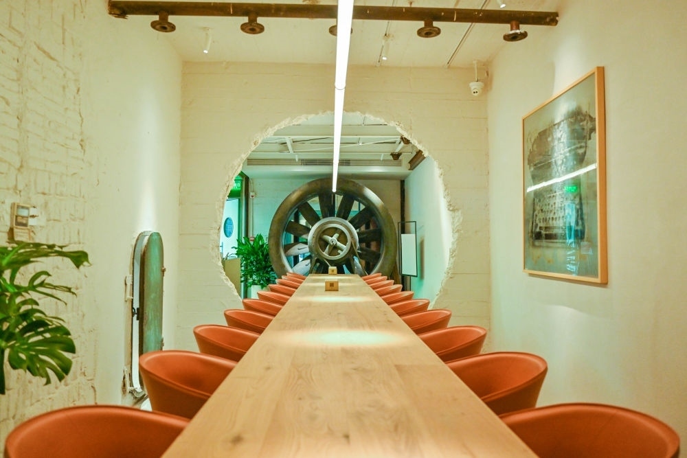 “絲聯(lián)166”園區(qū)內(nèi)保留工業(yè)遺存的咖啡館。（受訪者供圖）