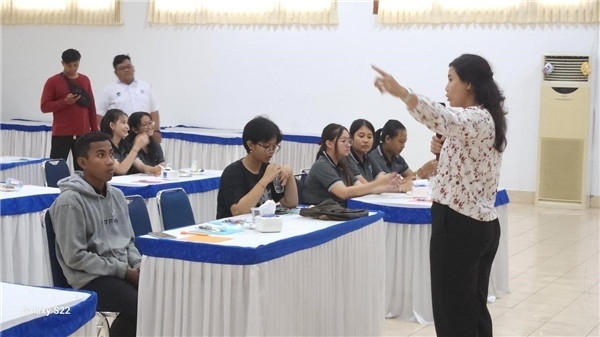 巴陵康孔子學(xué)院外方院長普拉巴介紹孔子學(xué)院情況。主辦方供圖