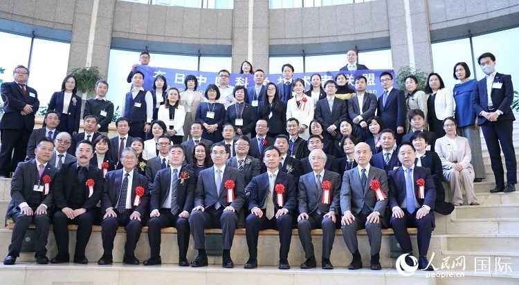 到場嘉賓與中國駐日本大使吳江浩合影留念。人民網(wǎng) 許可攝