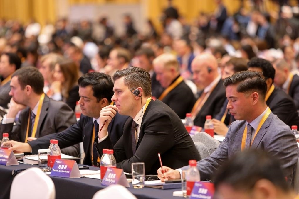 11月24日，論壇嘉賓在聆聽演講。新華社記者 辛夢(mèng)晨 攝